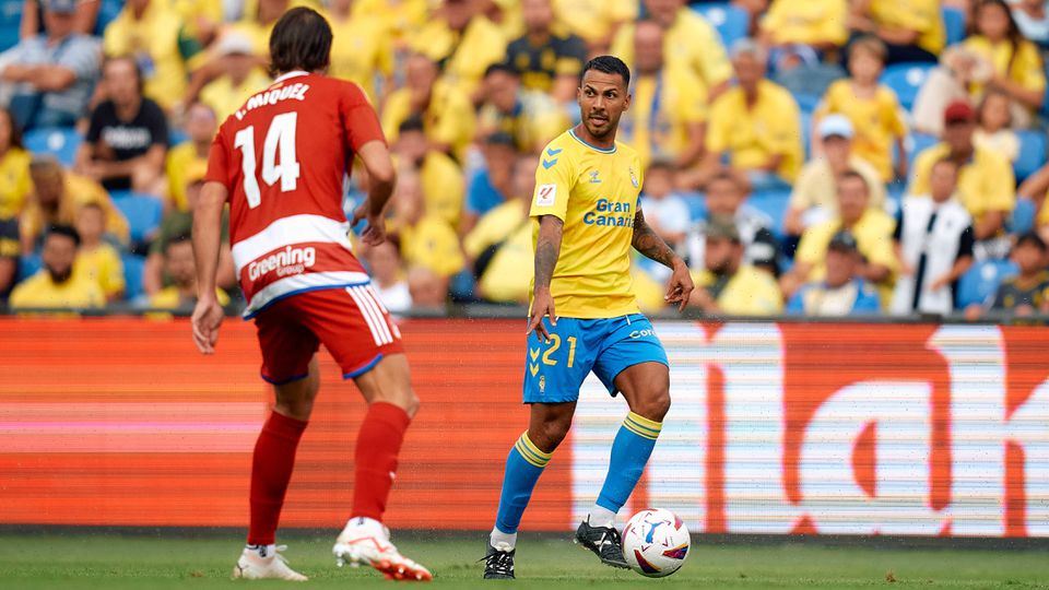 Ídolo do Las Palmas faz pausa na carreira para ajudar mulher na luta contra um cancro