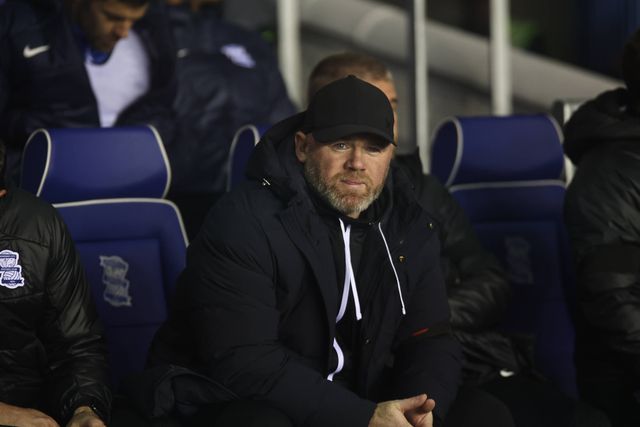 Contestado pelos adeptos após dois jogos, Rooney pede «paciência»