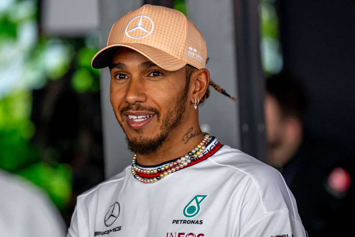 Hamilton: «Verstappen se baja del coche y ni siquiera suda»