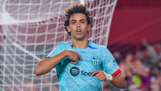 Xavi lança desafio a João Félix para o 'El Clásico'