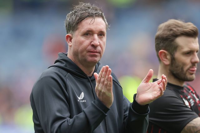 Da série invicta e do prémio de melhor treinador de setembro... ao despedimento