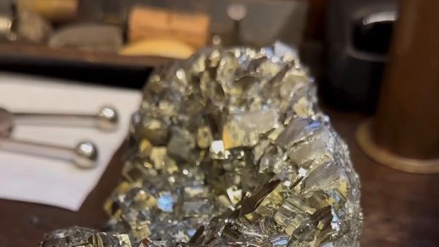 Já viu como é produzida a Bola de Ouro?