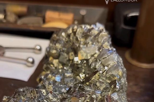 Já viu como é produzida a Bola de Ouro?