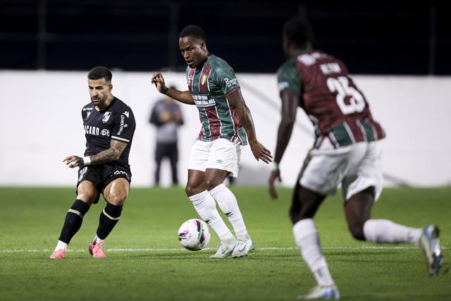 Destaques do V. Guimarães: Tiago Silva a assistir e marcar