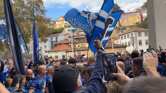 «Só temos um presidente», grita-se à chegada de Pinto da Costa