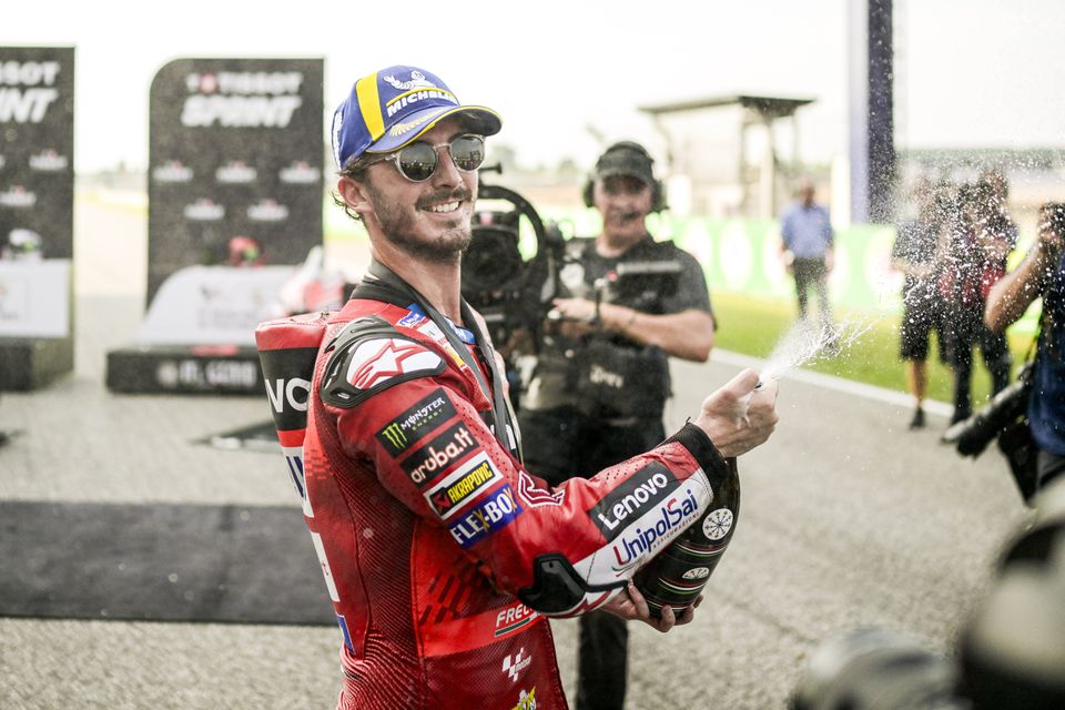 Bagnaia vence GP da Tailândia e pressiona Martín