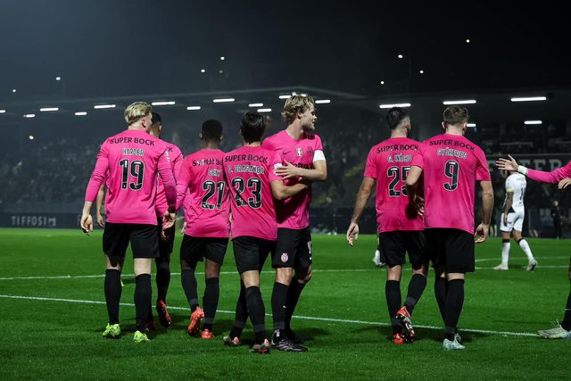 Manchester United esteve em Famalicão com mira a um jogador do Sporting