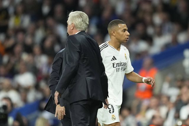 Ancelotti explica «problema» de Mbappé: «Está consciente de que deve fazer melhor»