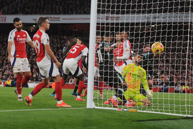 Golo tardio de Salah dá empate entre Arsenal e Liverpool