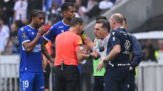 Inédito: Auxerre pede «reserva técnica» depois de penálti polémico e jogo pode ser repetido