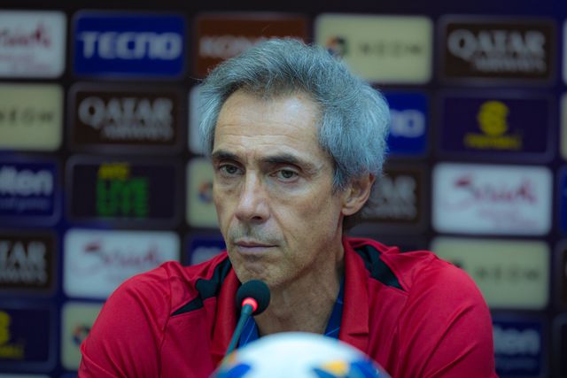 Shabab Al Ahli vence rival e Paulo Sousa é líder isolado nos EAU