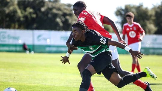 Juvenis: Benfica bate Sporting em Alcochete em jogo com duas reviravoltas