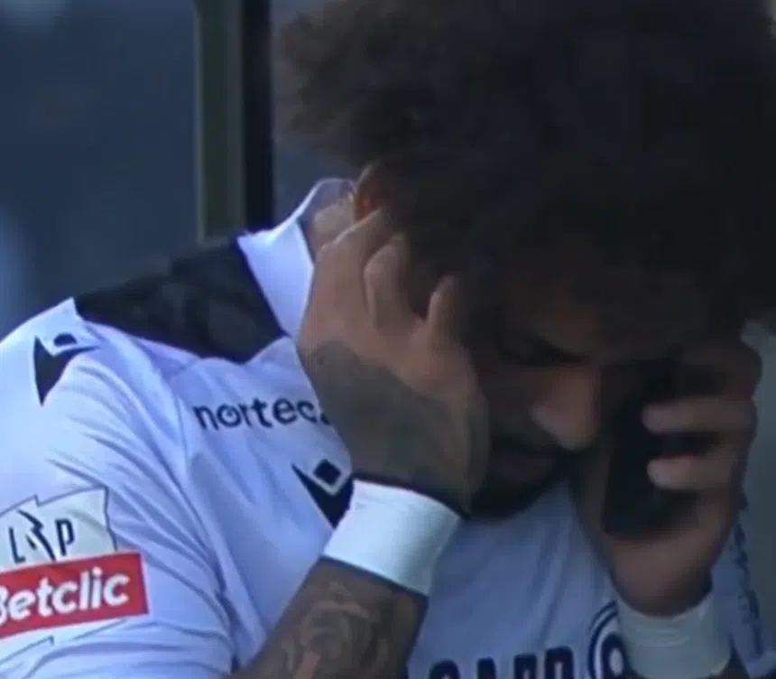 Treinador liga para campo! Que VERGONHA!