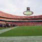 Estádio Arrowhead, casa dos Kansas City Chiefs na NFL. 
O design em forma de taça reflete o som diretamente de volta para o relvado, tendo sido registados 142 decibéis em 2014 - antes de Taylor Swift namorar com Travis Kelce