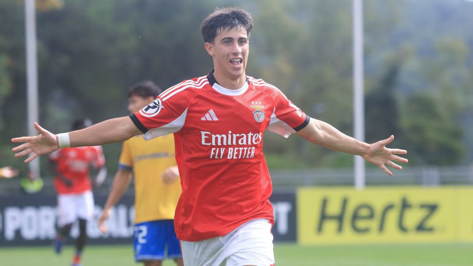 Federico Coletta festeja golo marcado ao Estoril na Liga Revelação — Foto: SL Benfica