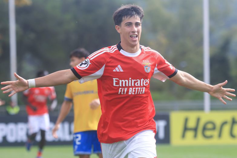 Federico Coletta festeja golo marcado ao Estoril na Liga Revelação — Foto: SL Benfica