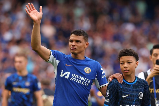 Thiago Silva ao lado do filho mais novo, Iago Silva, na despedida no Chelsea em 2024