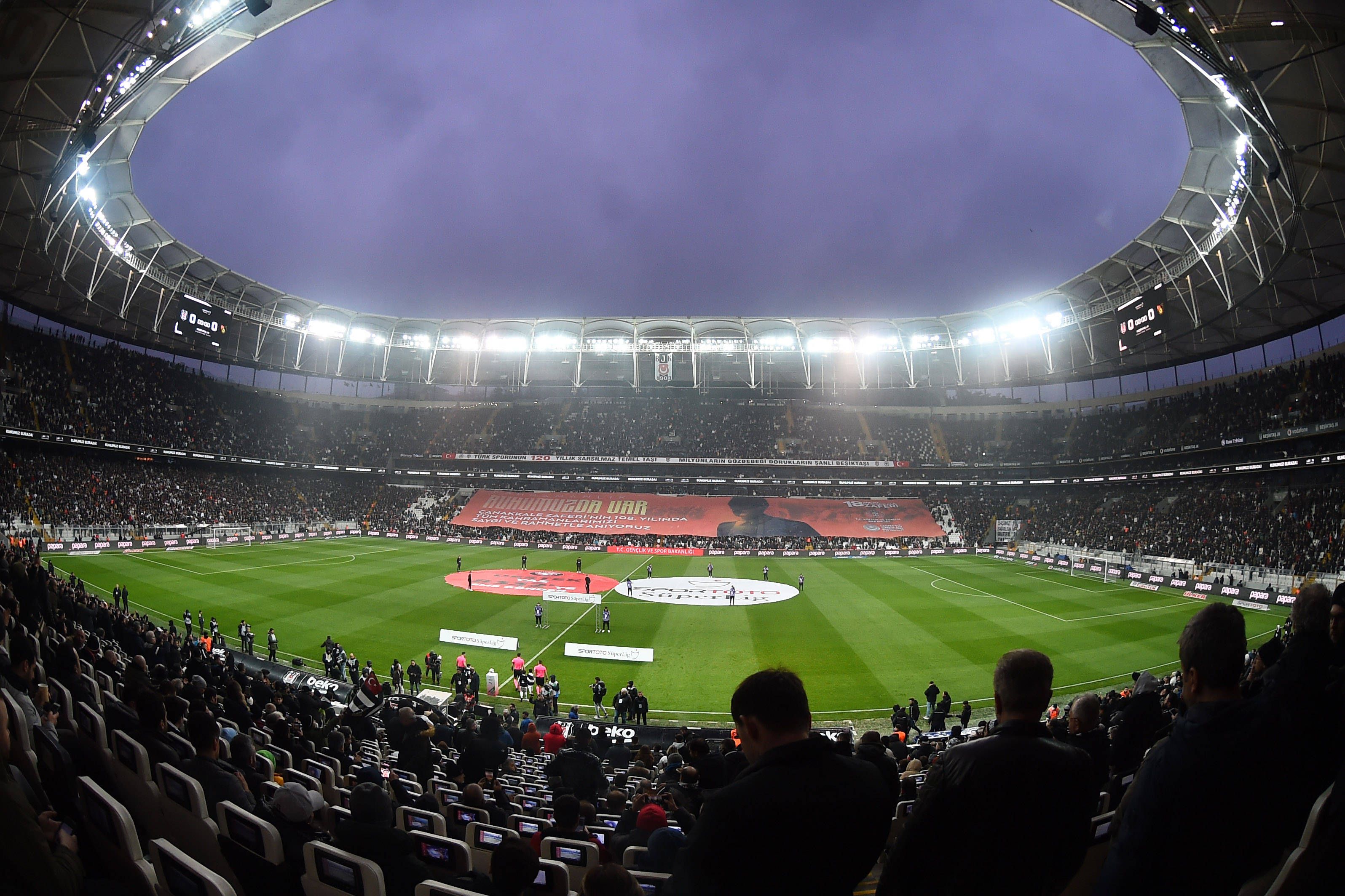 Em 2007, então conhecido como Vodafone Park (hoje estádio Tupras), o recinto do Besiktas, na Turquia, chegou aos 132 decibéis