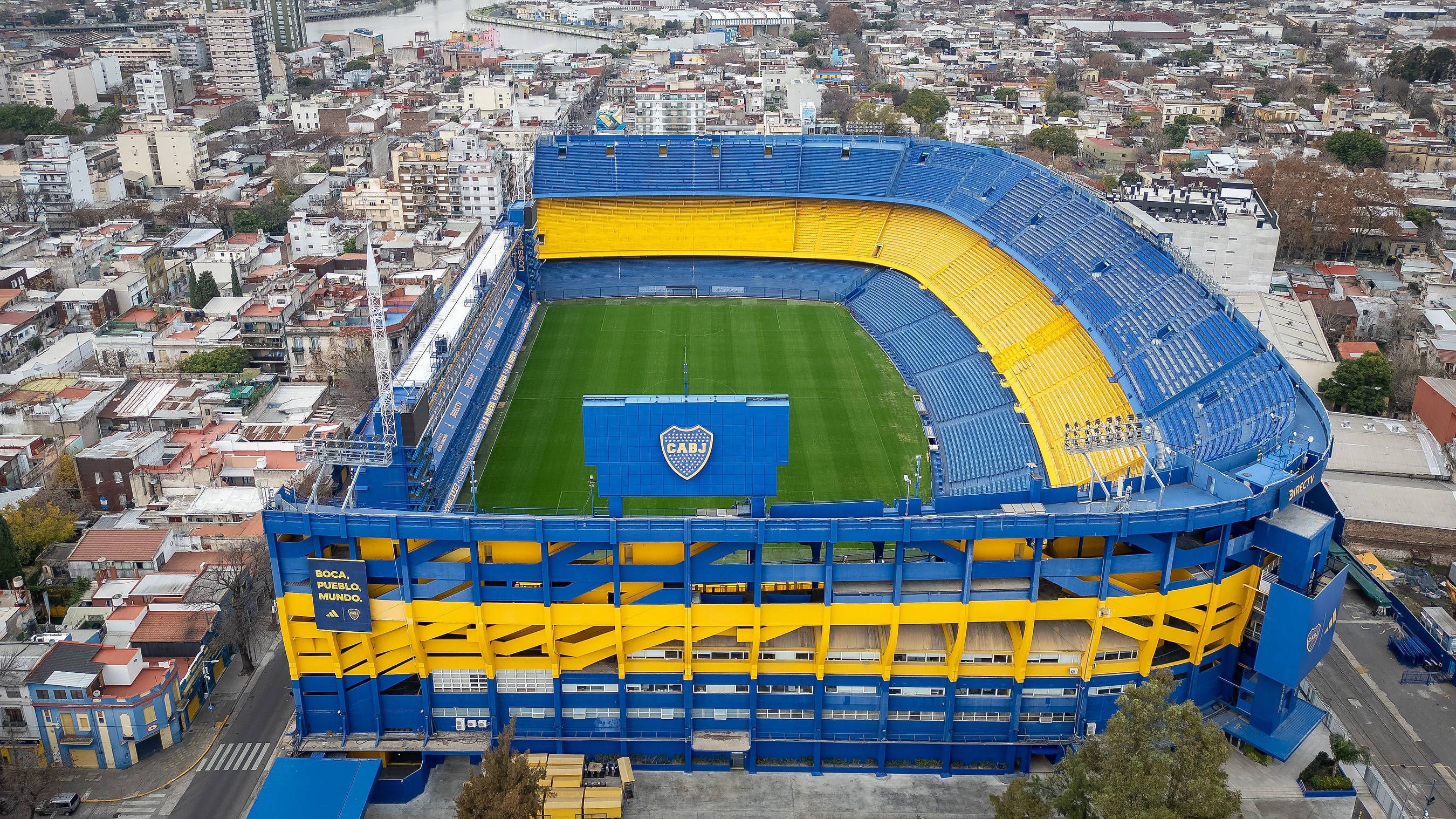 Construído quase na vertical, o La Bombonera, em Buenos Aires, joga a favor do Boca Juniors e já registou 125 decibéis