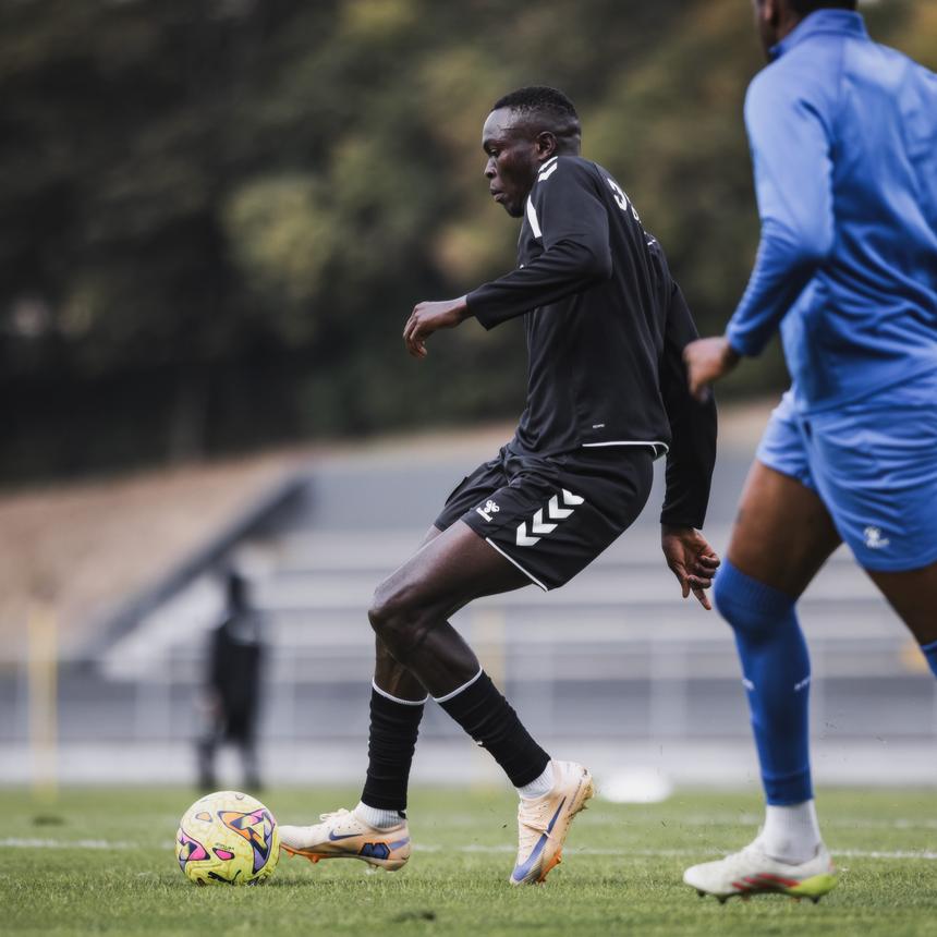 Ndoye voltou aos golos frente ao Feirense, da Liga 2, em jogo-treino (foto Vitória de Guimarães)