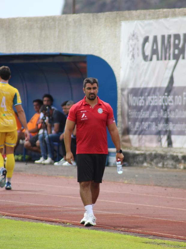 Carlos Mendonça, que conduziu o Estrela da Calheta ao CP e comandou a equipa nos primeiros jogos da época, tendo deixado o comando técnico após a derrota caseira com o União de Lamas - Foto: Estrela da Calheta/Instagram