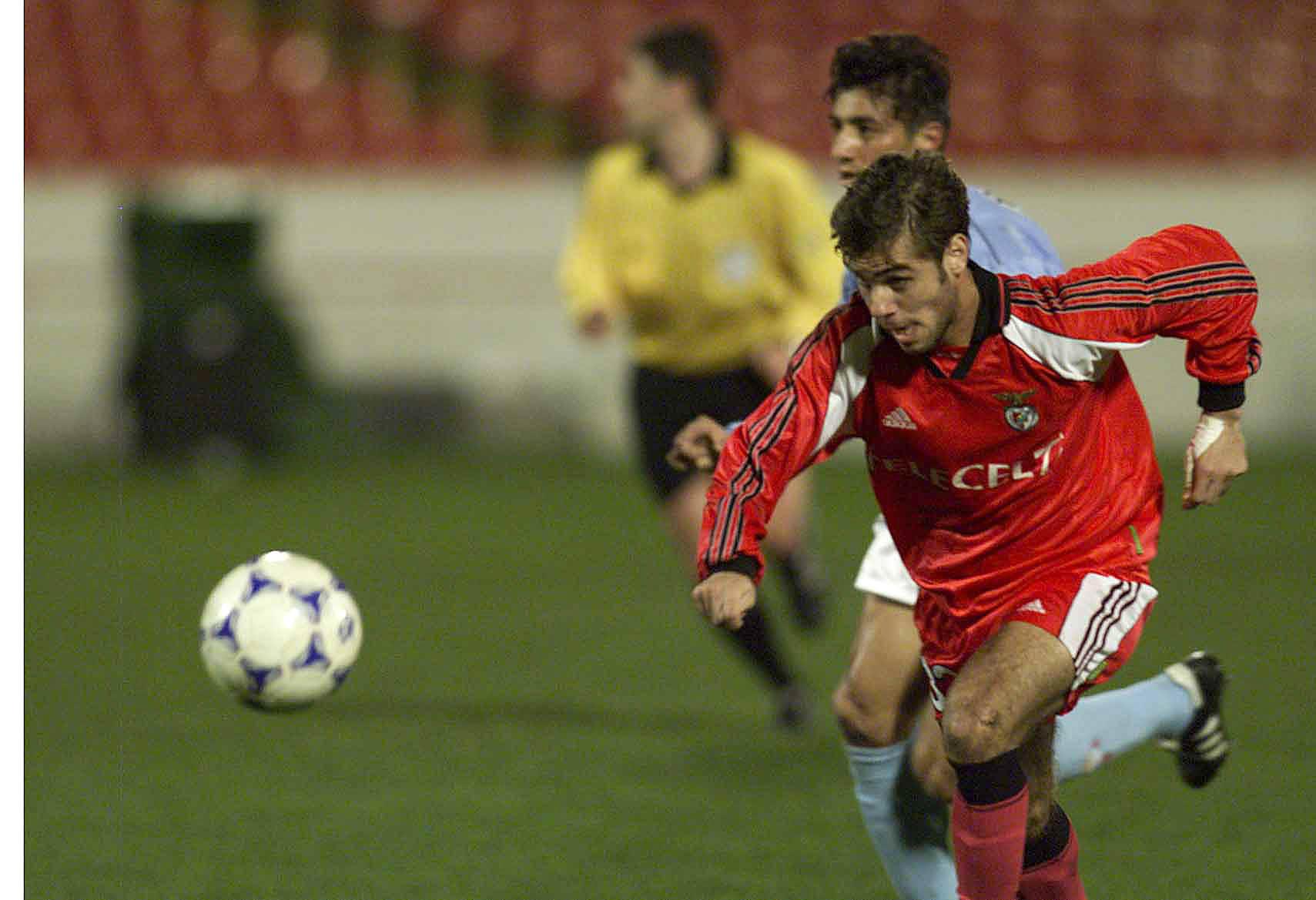 Hugo Porfírio: apontado nos anos 90 ao topo da ala esquerda pós-Figo, passou por Sporting, West Ham e Benfica. Retirou-se precocemente aos 31 anos e mantém-se longe do meio futebolístico e dos holofotes