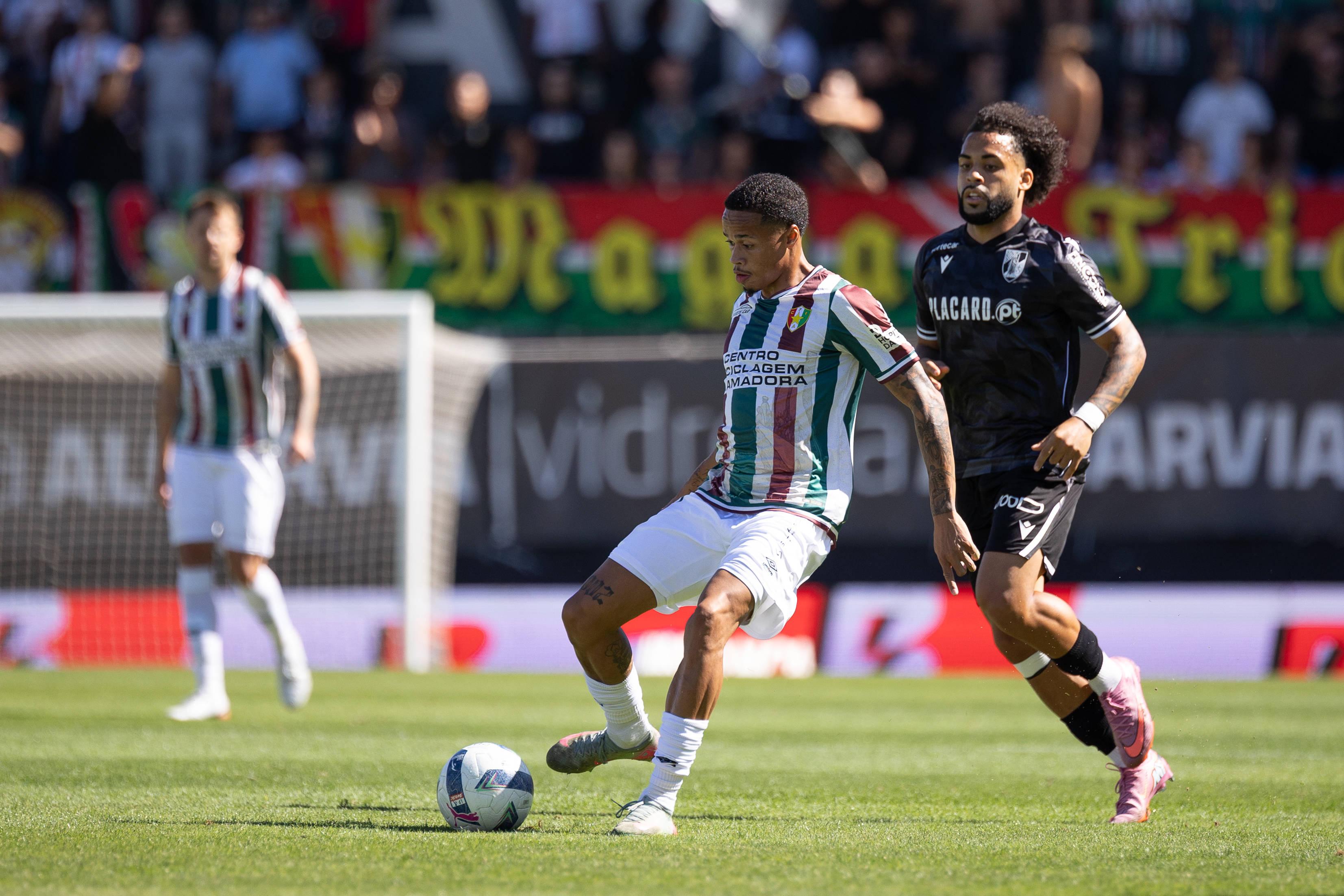 Robinho caminho para a recuperação para regressar às opções de Pepa na intermediária do Estrela da Amadora — Foto: IMAGO