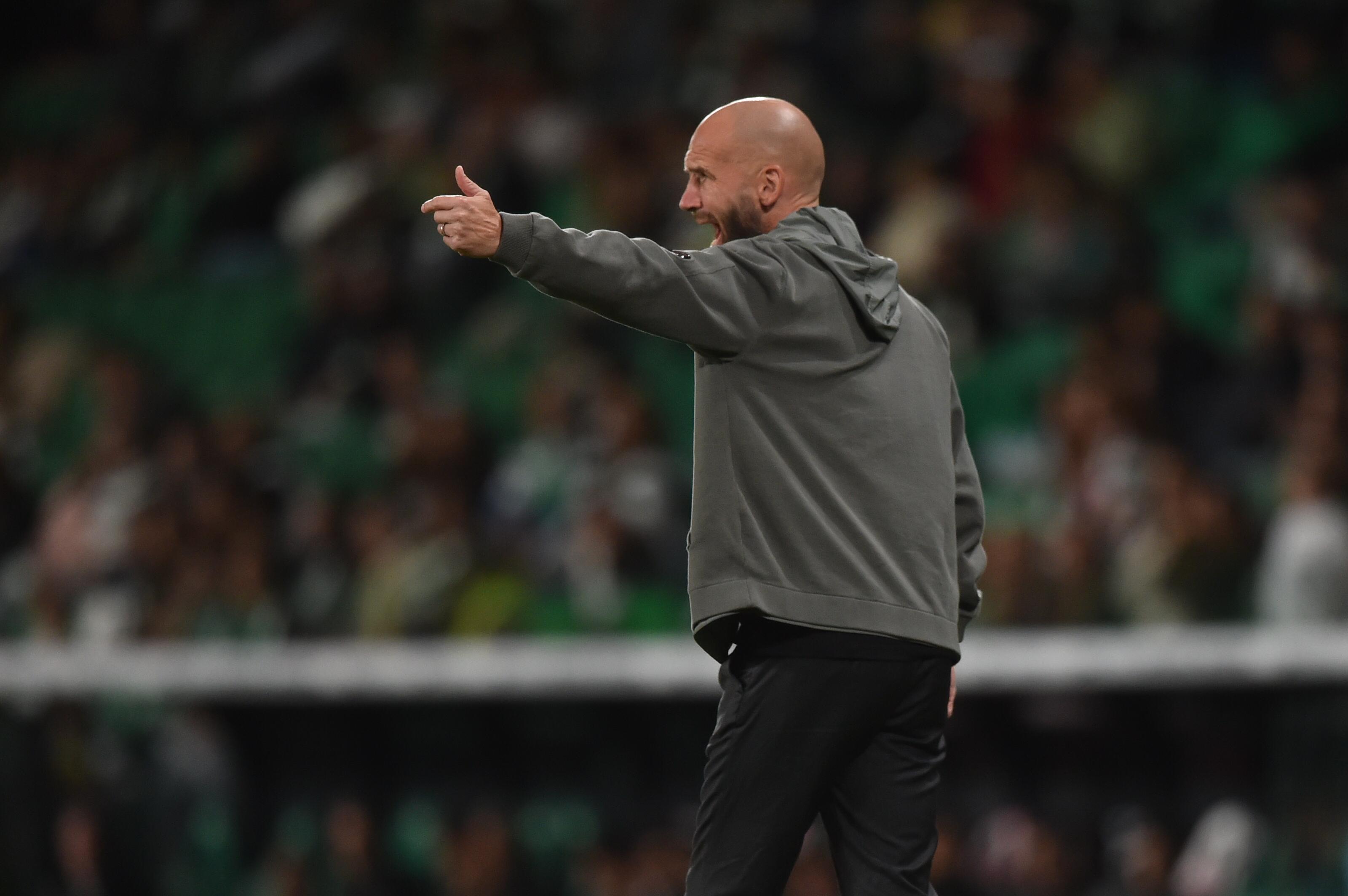 Mitchell van der Gaag interventivo. Foto: Miguel Nunes (Sporting-Marítimo)