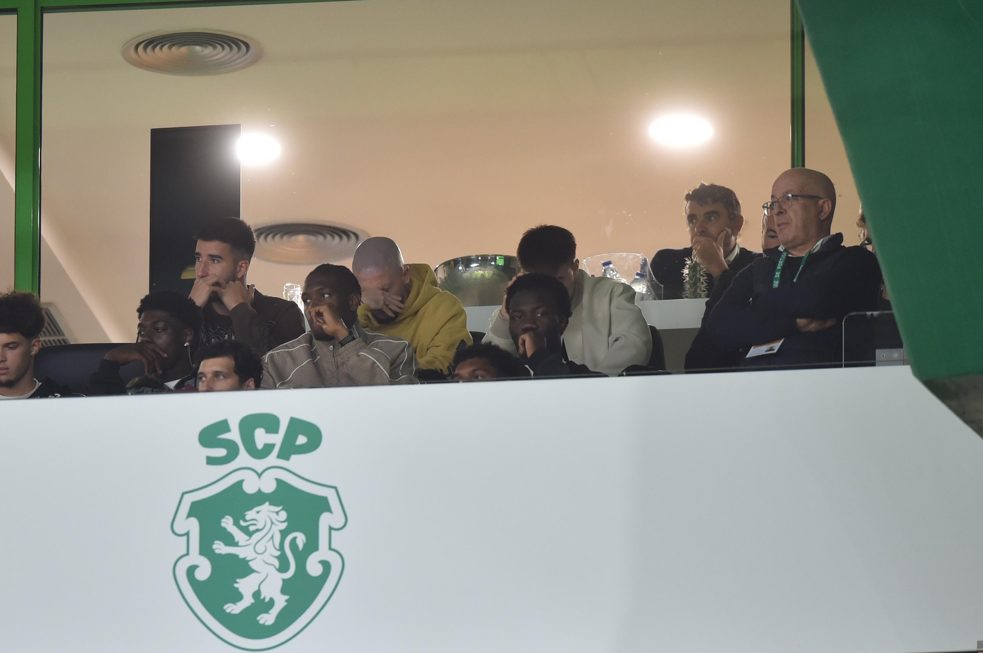 Titulares do jogo contra o Académico de Viseu ficaram na bancada. Foto: Miguel Nunes (Sporting-Marítimo)