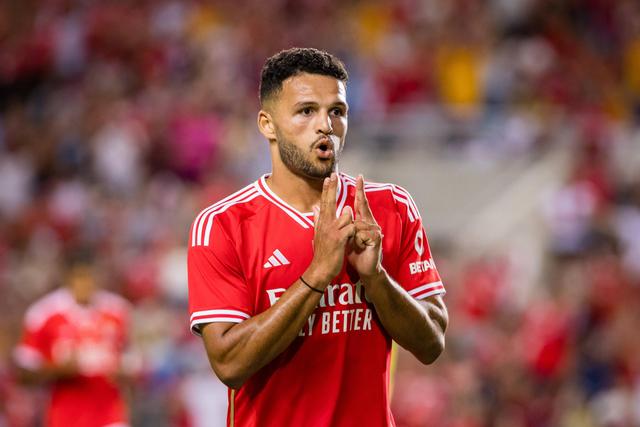 Gonçalo Ramos com a camisola do Benfica