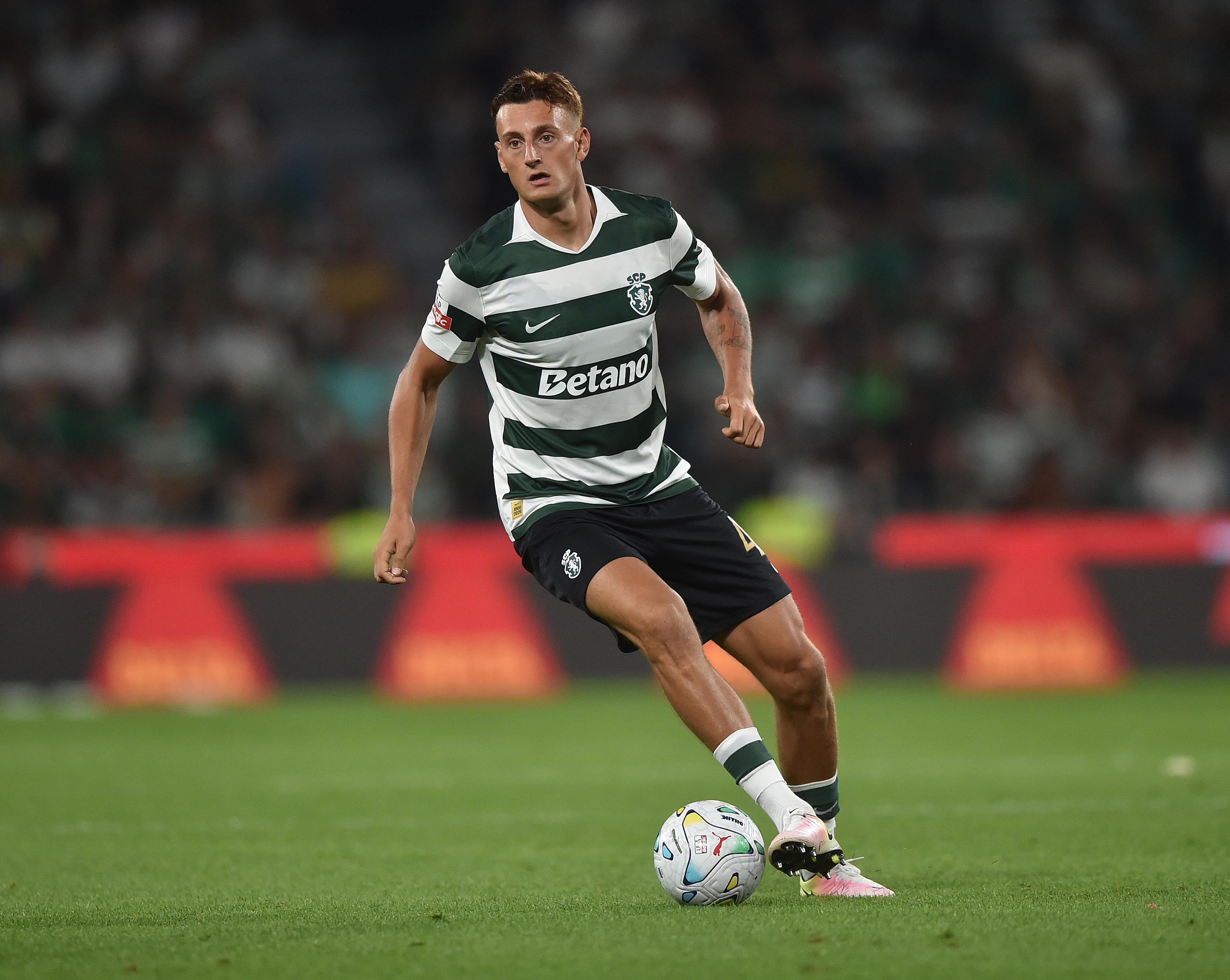 Silas Andersen no meio-campo - Foto: A BOLA/Miguel Nunes