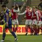 Escândalo: Arsenal 'cai' contra equipa da 4.ª divisão e até houve invasão de campo