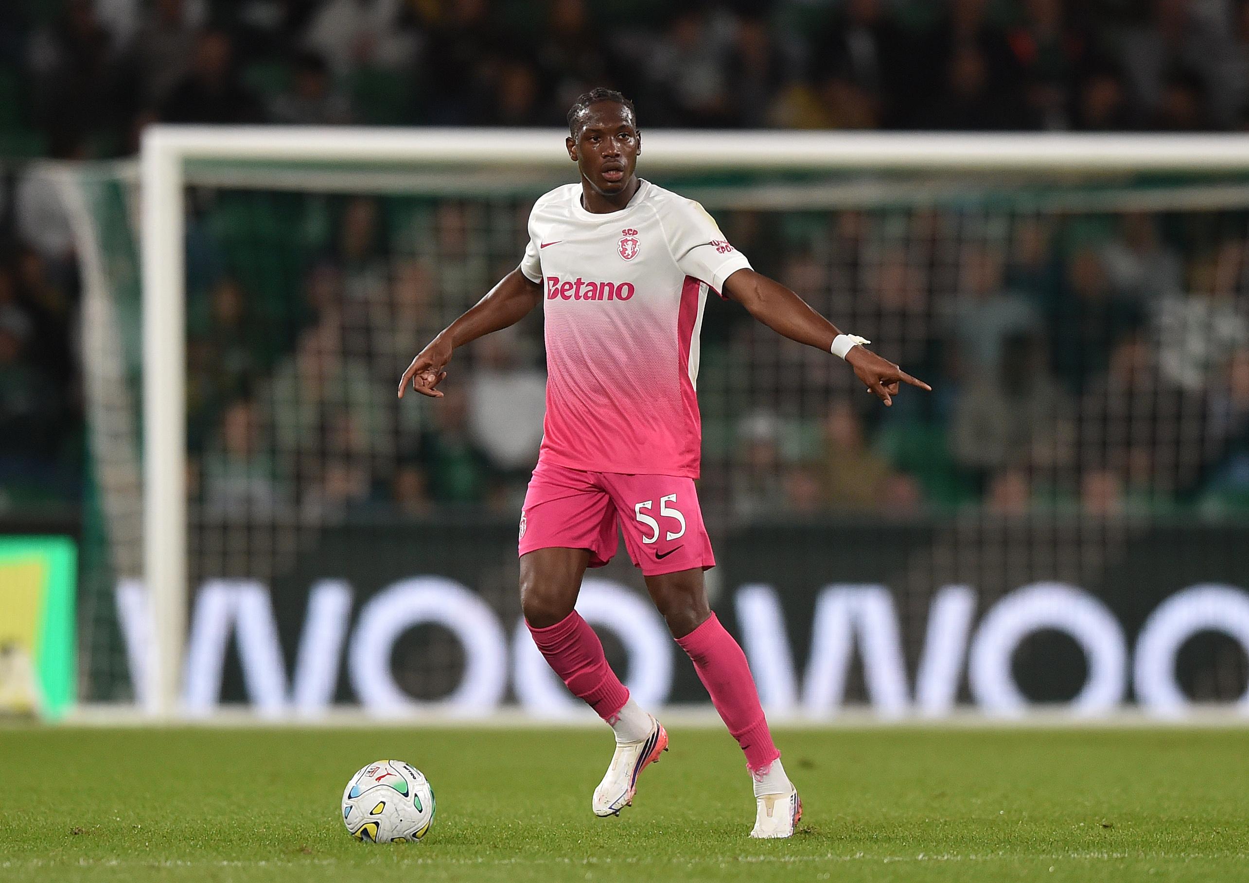 Ibrahima Ba na dupla de centrais - Foto: A BOLA/Miguel Nunes