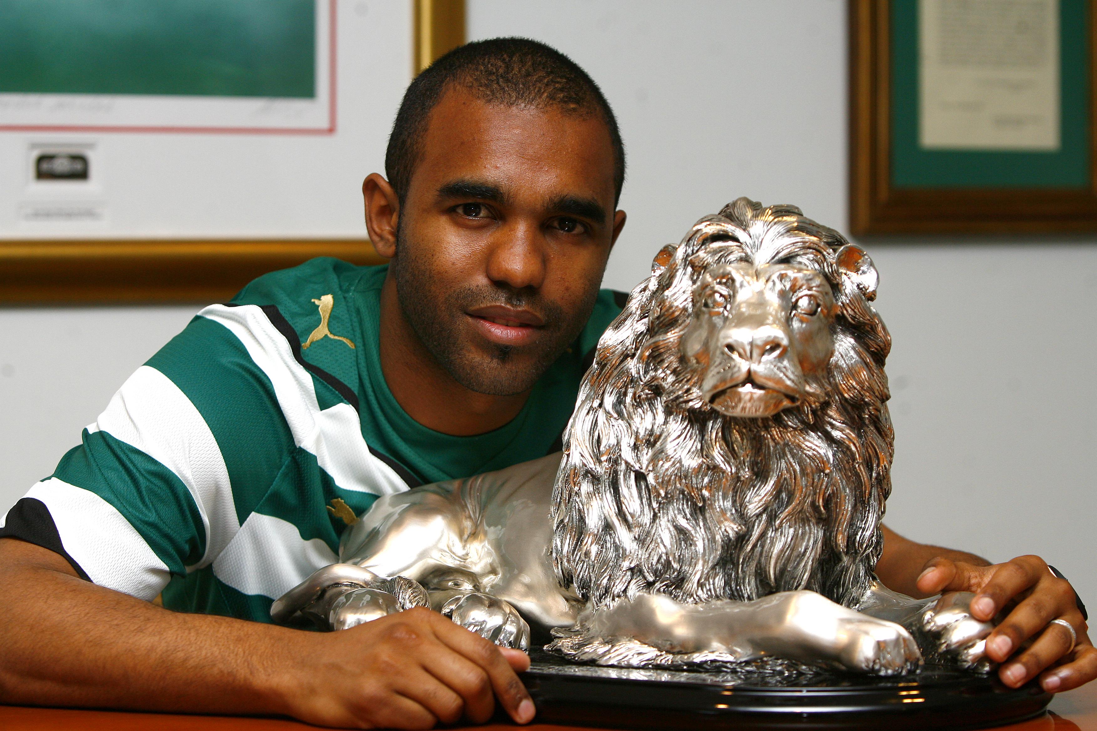 Sinama-Pongolle — contratado em pacote com Le Tallec para Anfield, passou pelo Sporting a peso de ouro; terminou a carreira no estrangeiro e trabalha como consultor televisivo na estação francesa 'Canal+'