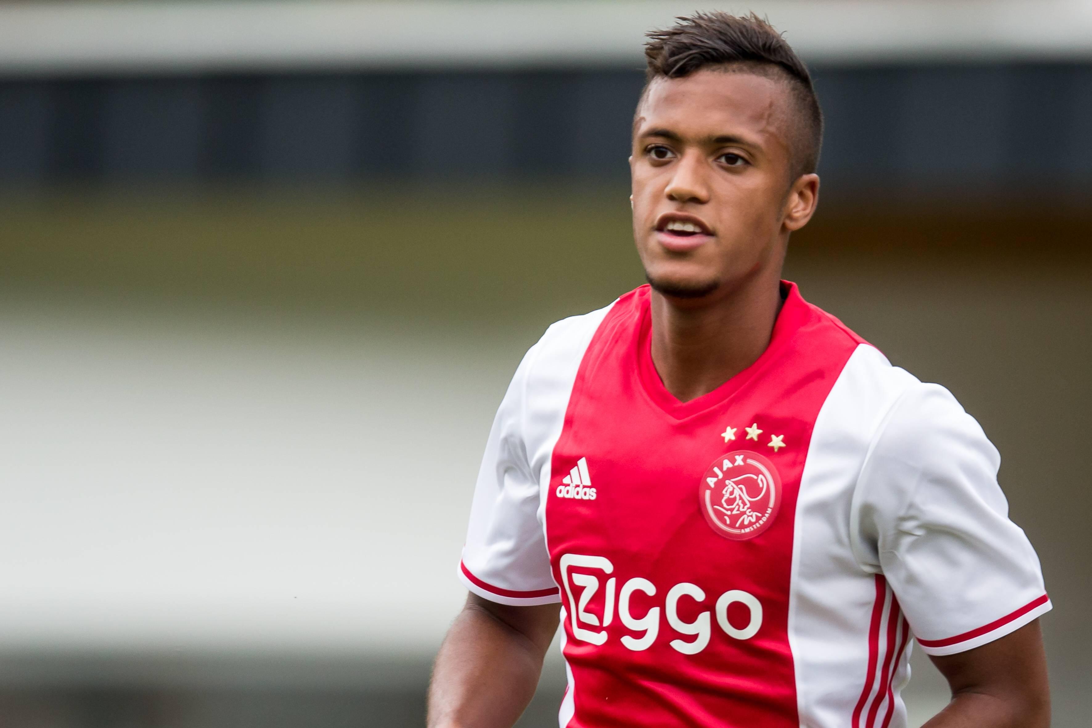 Richairo Živković — a sua velocidade estonteante levou o Ajax a compará-lo a Arjen Robben na juventude. Mas nunca explodiu no topo; rodou por empréstimos na China e joga hoje na Tailândia...