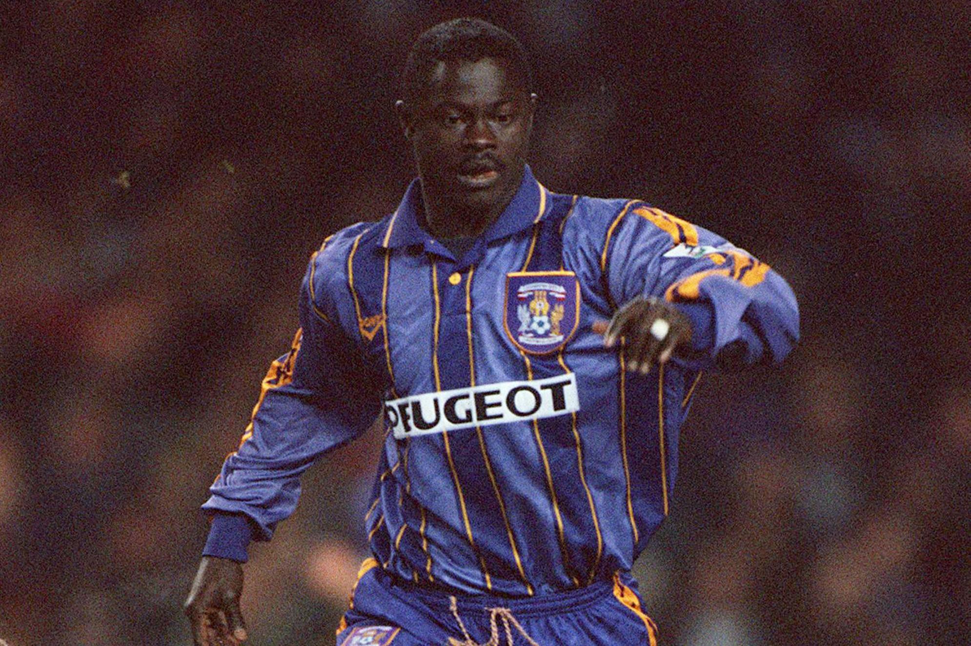 Nii Lamptey — abençoado pelo próprio Pelé nos anos 90, viveu dramas familiares e foi enganado por agentes. Hoje gere uma escola internacional e a sua própria academia de futebol para jovens no Gana
