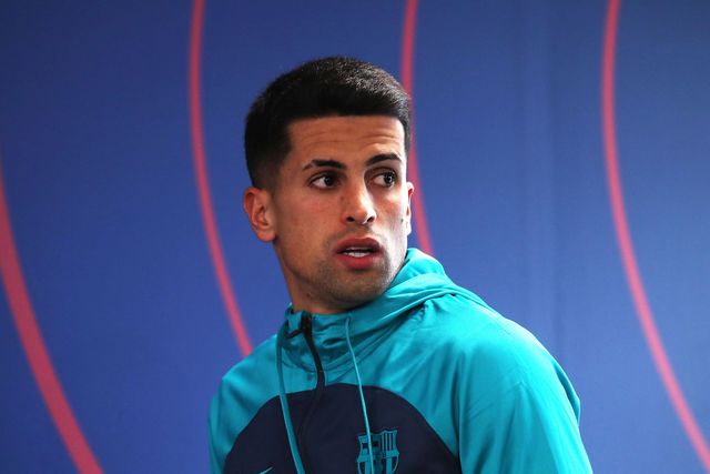 Regresso às origens com outra posição em campo: o plano de Cancelo para o fim de carreira