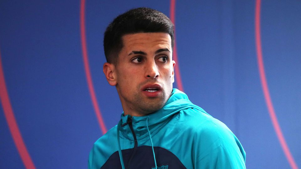 Regresso às origens com outra posição em campo: o plano de Cancelo para o fim de carreira