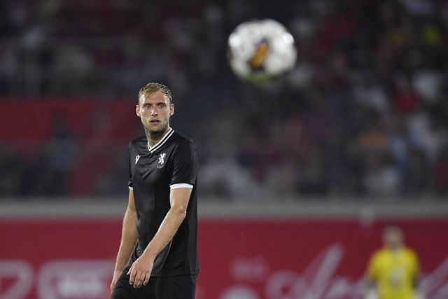 Insólito: Marca golo... e festeja com salto para a neve (vídeo)