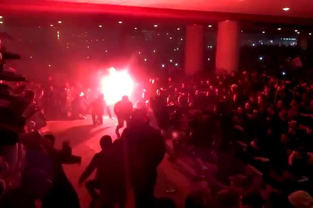 Adeptos do Ajax sabem mesmo criar o momento