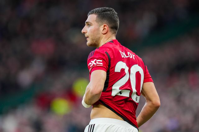 Dalot para Garnacho: «Leva-me contigo à gala do Puskás, por favor»