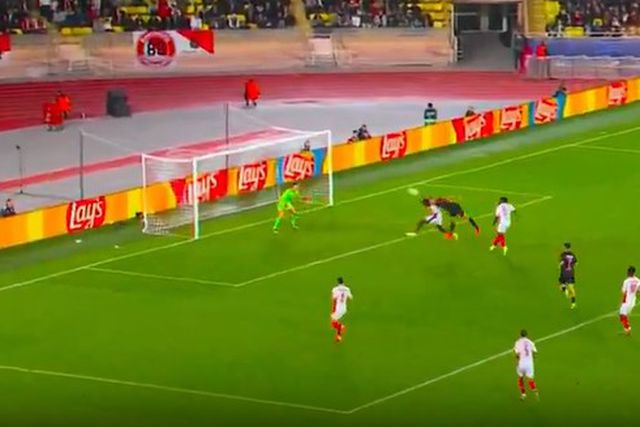 VÍDEO: bola 'com olhos' de Di María para o empate de Arthur Cabral