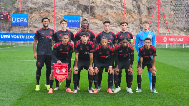 Mónaco-Benfica: com menos um jogador, águias buscam o empate