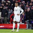 Vídeo: Mbappé desperdiça penálti frente ao Liverpool