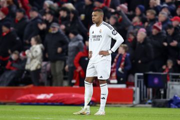 Vídeo: Mbappé desperdiça penálti frente ao Liverpool