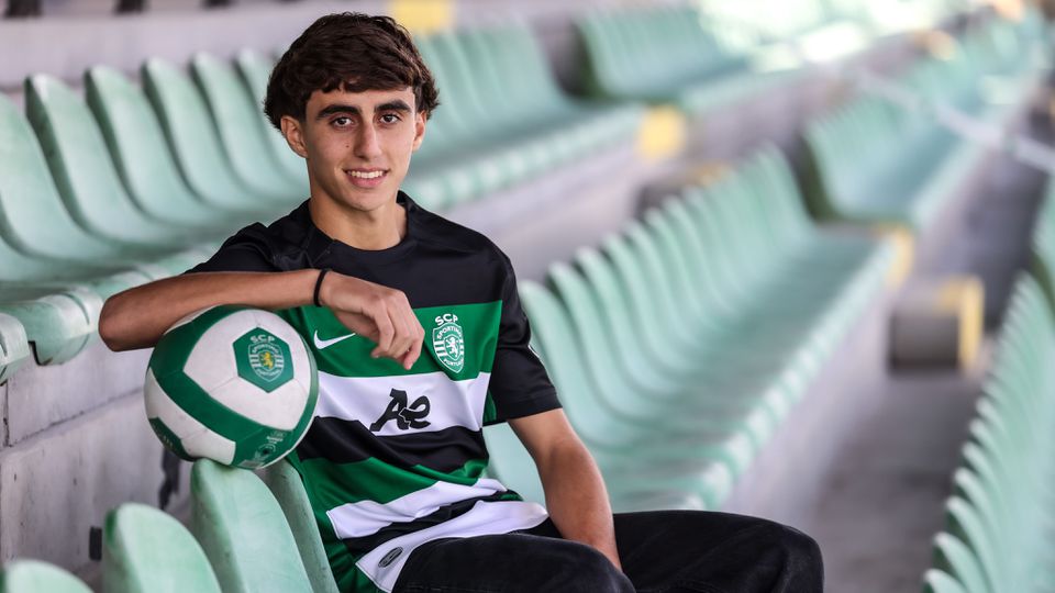 Sporting: Dinis Santos assina contrato de formação