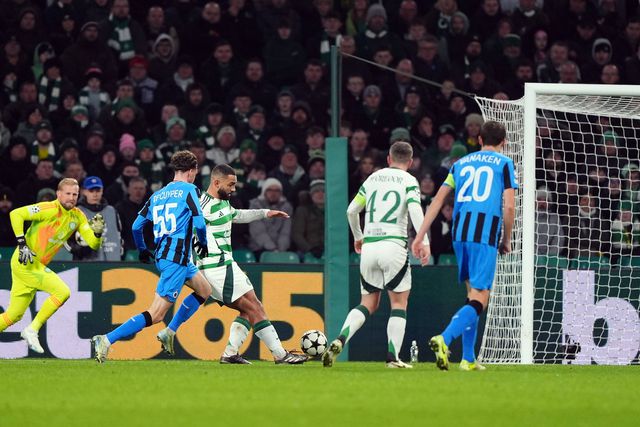 VÍDEO: autogolo inacreditável no Celtic-Club Brugge