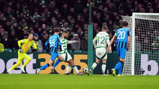 VÍDEO: autogolo inacreditável no Celtic-Club Brugge