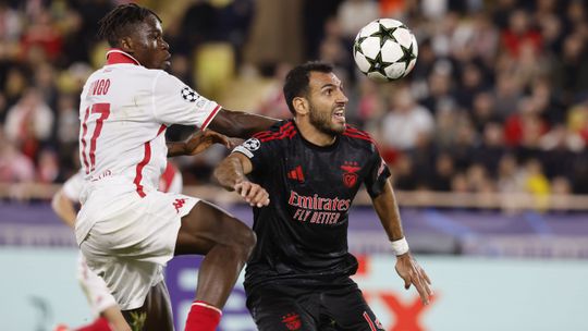 Mónaco-Benfica: Pavlidis recebe prenda de Caio Henrique e empata! (vídeo)