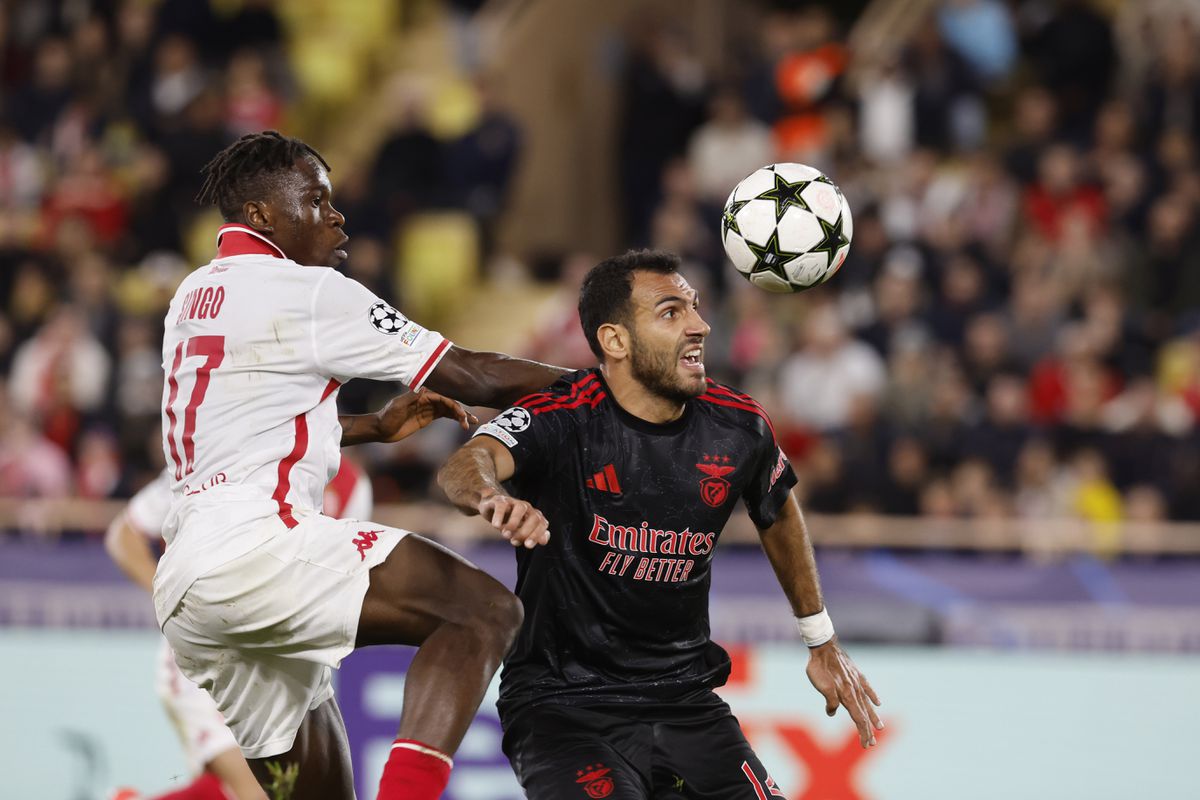 Mónaco-Benfica: Pavlidis recebe prenda de Caio Henrique e empata! (vídeo)